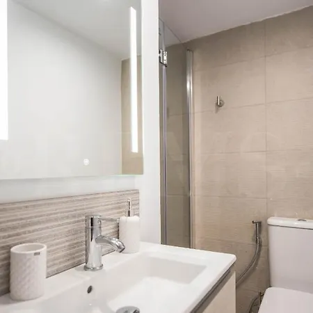 Modern Duplex With A Garden View - Center By Rems Apartment