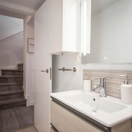 Modern Duplex With A Garden View - Center By Rems Apartment *